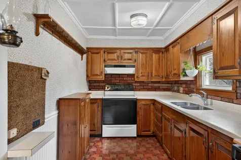 13 Grove Avenue Sanford ME 04073
