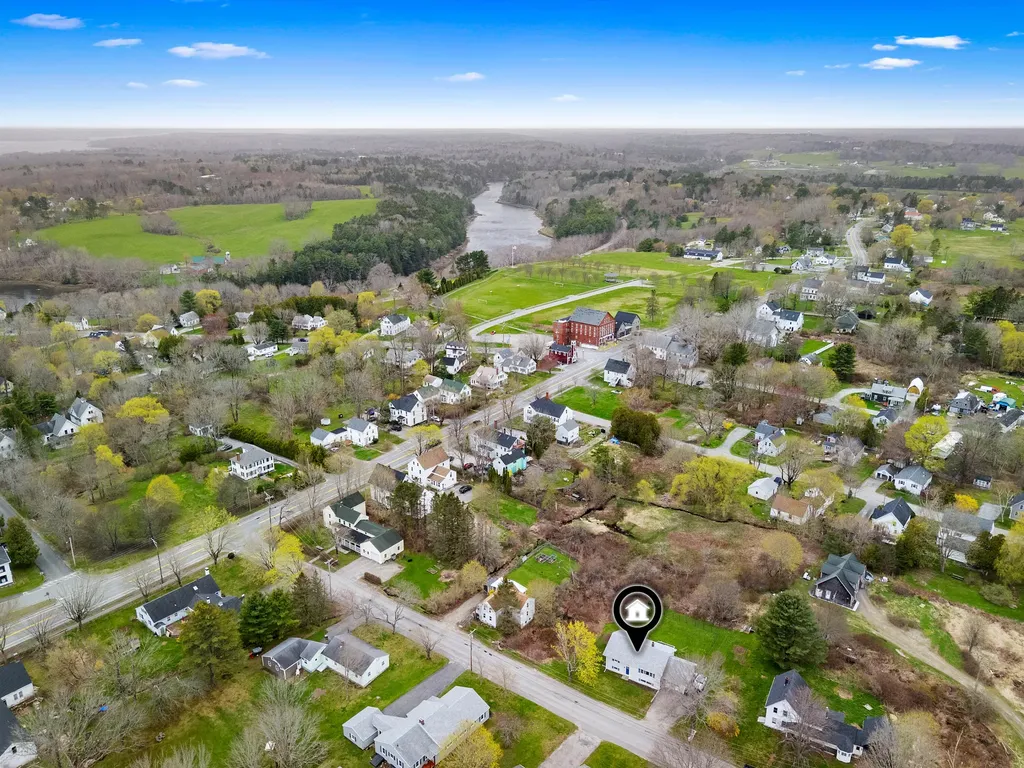 18 Booker Street Thomaston ME 04861