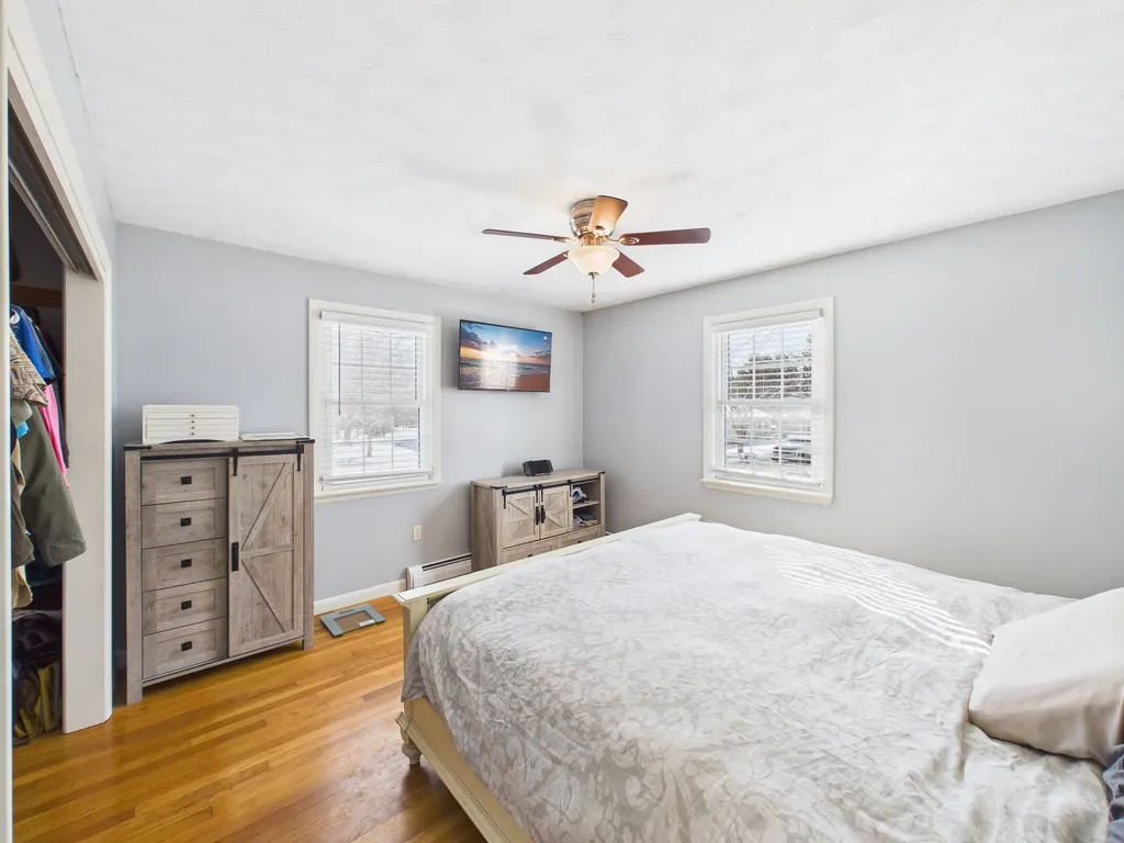 18 Booker Street Thomaston ME 04861