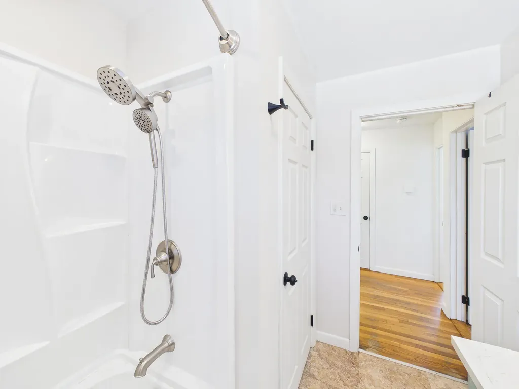 18 Booker Street Thomaston ME 04861