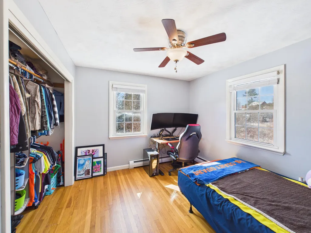 18 Booker Street Thomaston ME 04861
