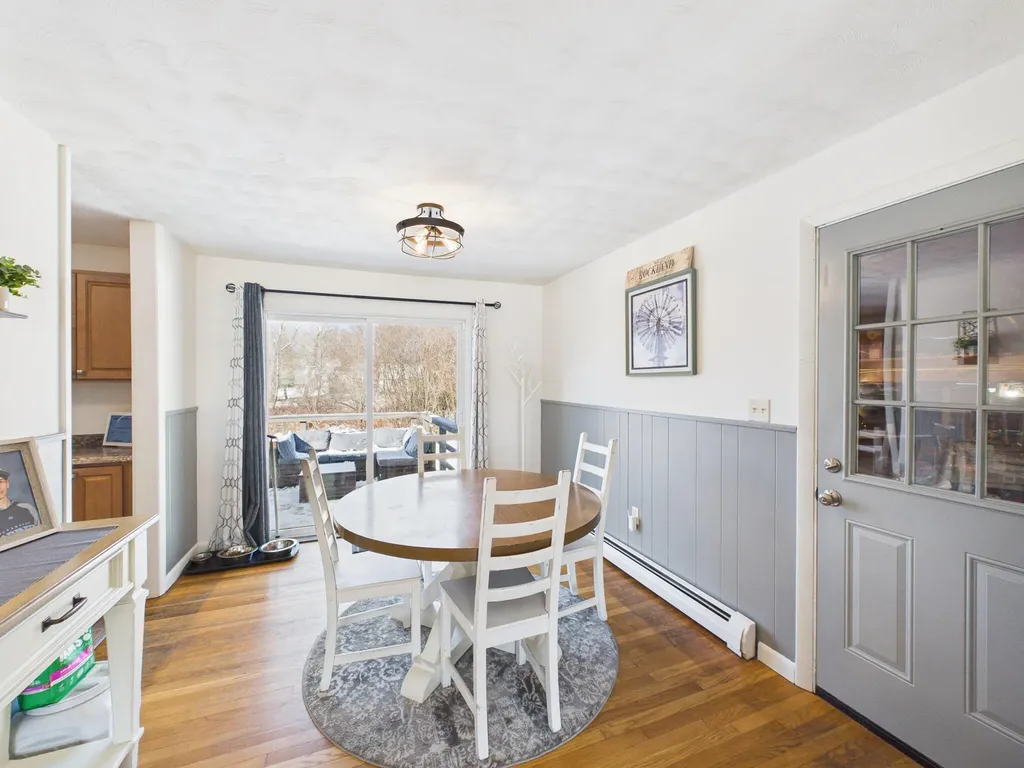 18 Booker Street Thomaston ME 04861