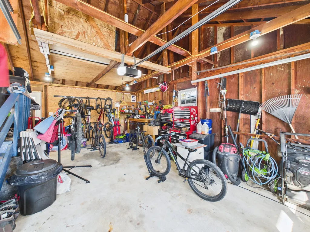 18 Booker Street Thomaston ME 04861