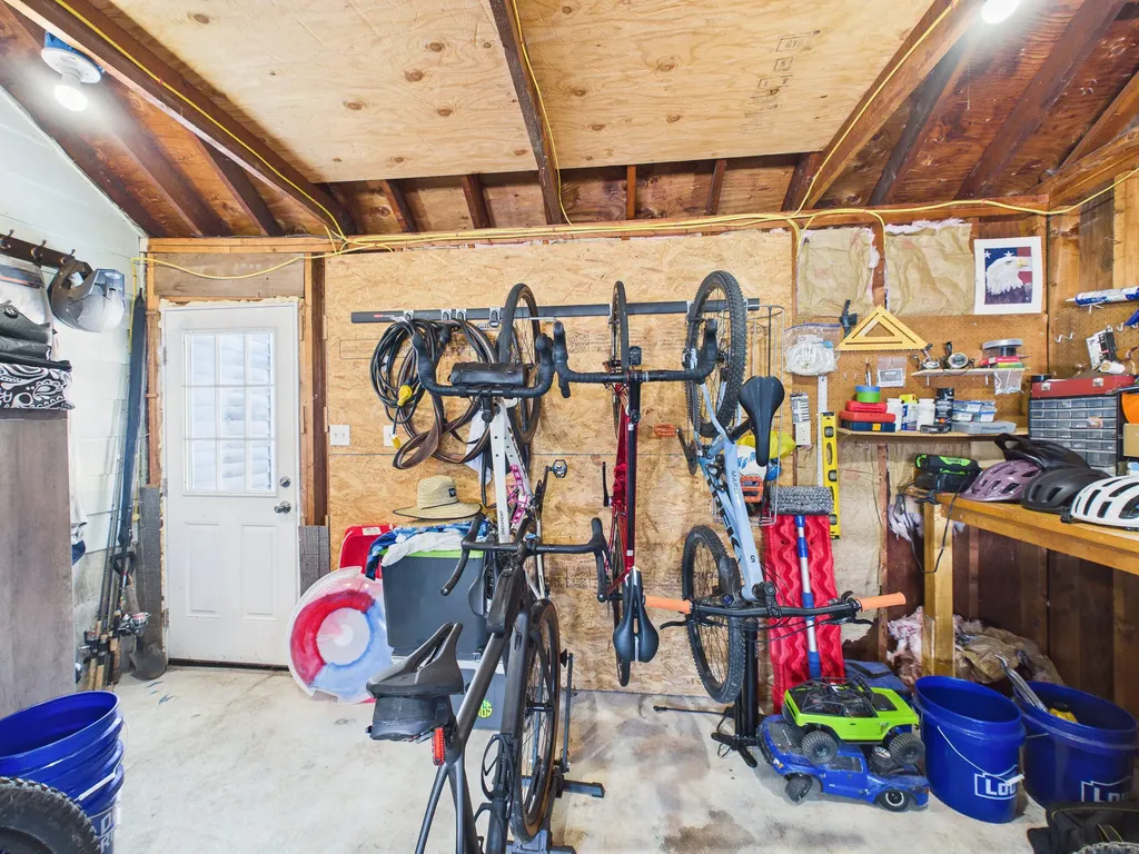 18 Booker Street Thomaston ME 04861