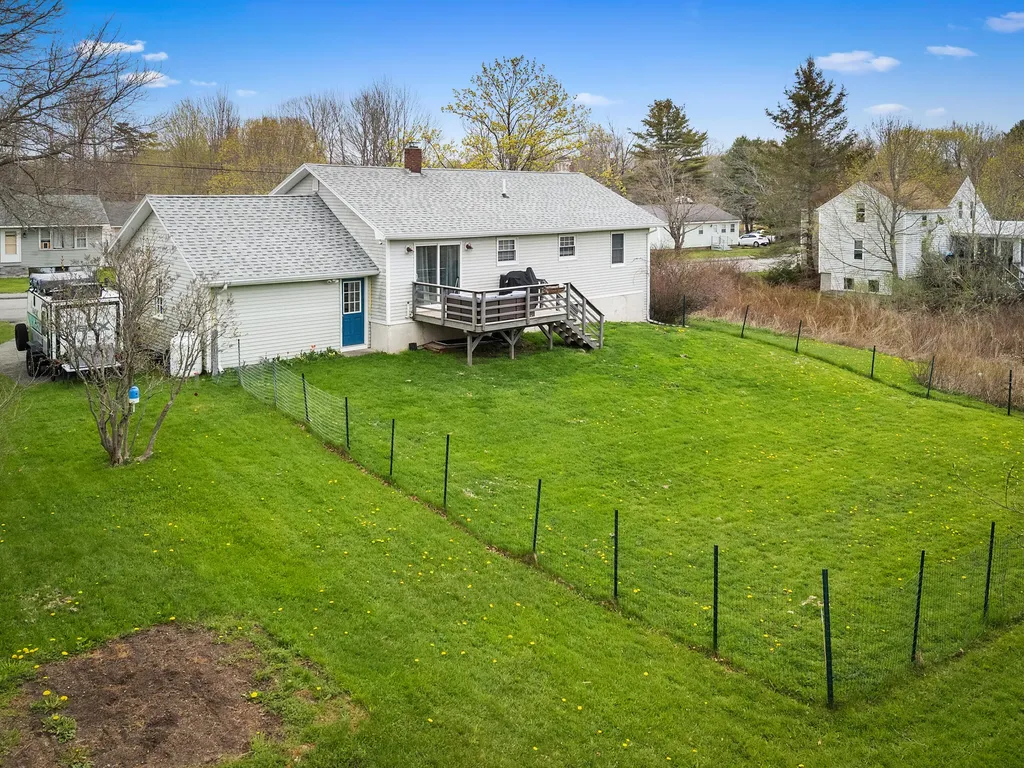 18 Booker Street Thomaston ME 04861