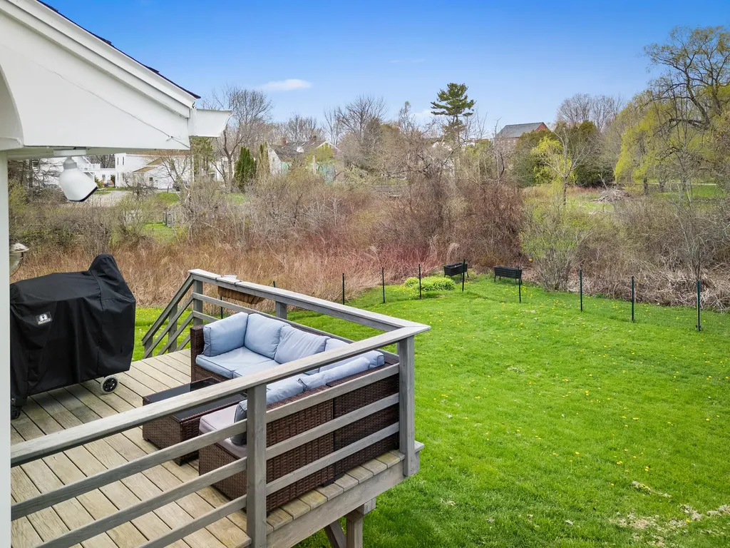 18 Booker Street Thomaston ME 04861