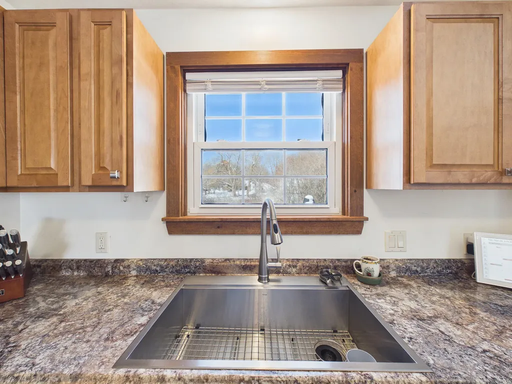 18 Booker Street Thomaston ME 04861