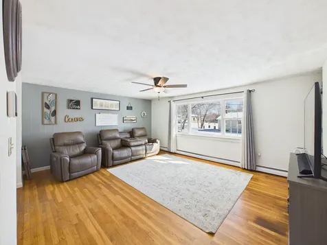 18 Booker Street Thomaston ME 04861
