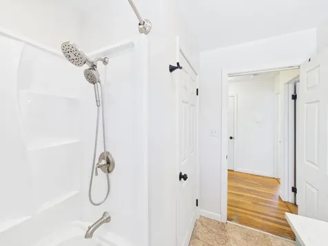 18 Booker Street Thomaston ME 04861