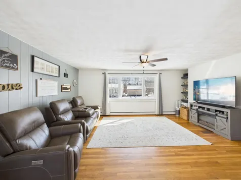 18 Booker Street Thomaston ME 04861