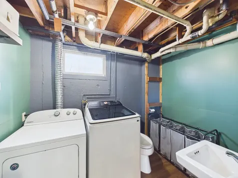 18 Booker Street Thomaston ME 04861