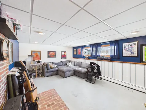 18 Booker Street Thomaston ME 04861