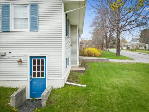 18 Booker Street Thomaston ME 04861