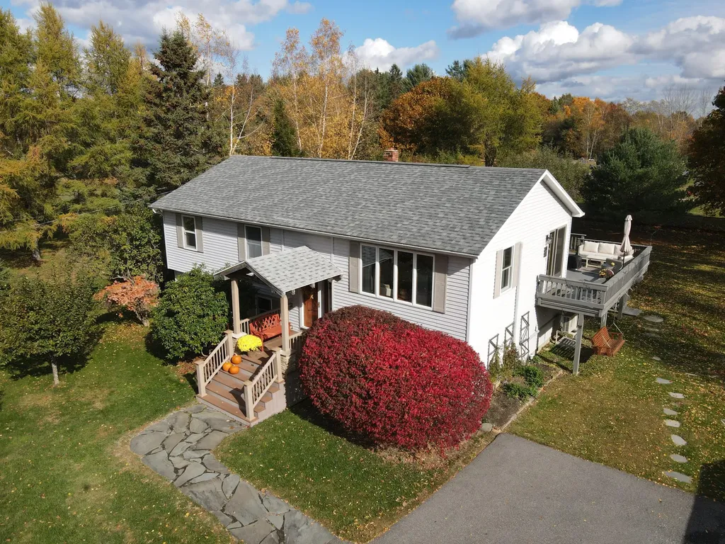 1013 Sunset Avenue Glenburn ME 04401