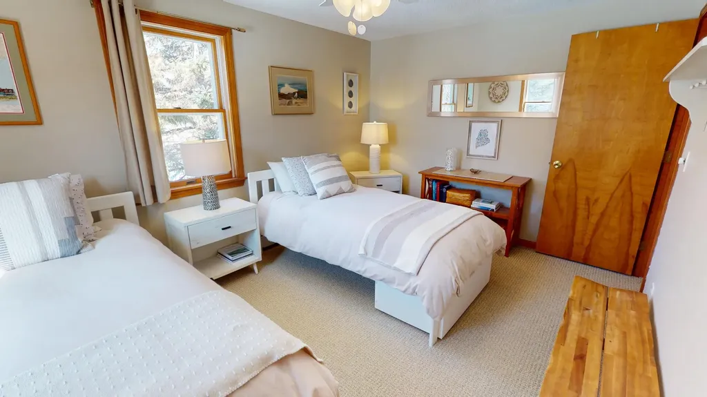 1013 Sunset Avenue Glenburn ME 04401