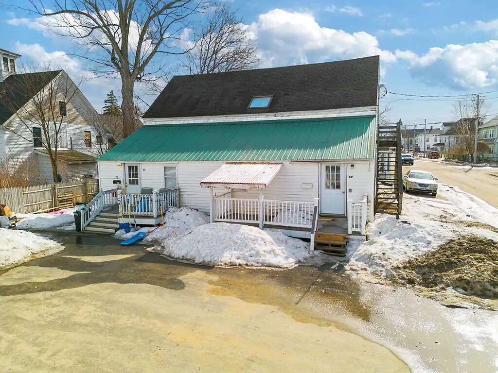 51 Bowdoin Street Winthrop ME 04364