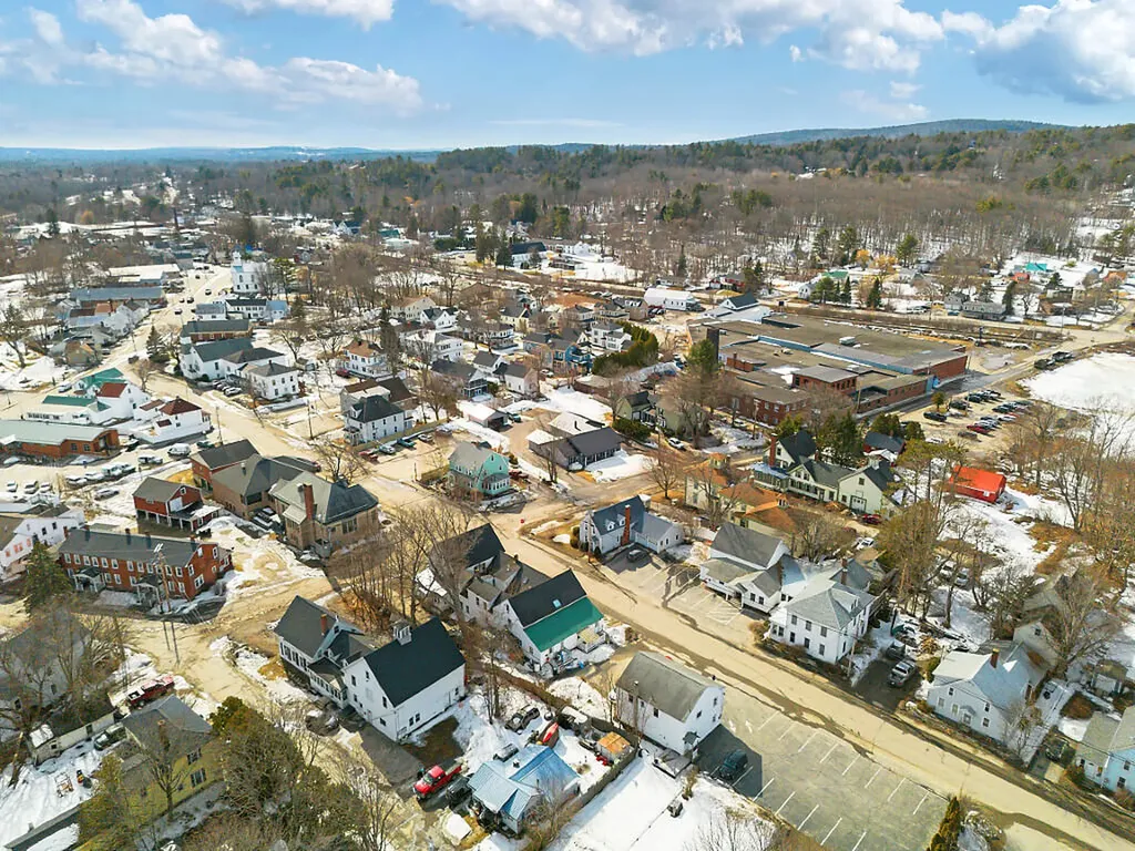 51 Bowdoin Street Winthrop ME 04364