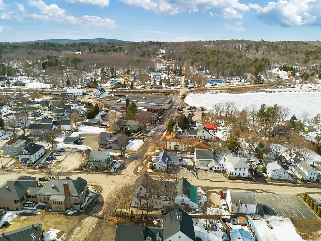 51 Bowdoin Street Winthrop ME 04364