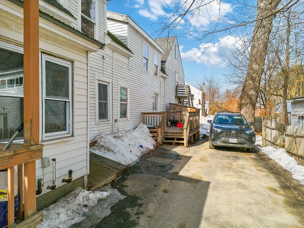 51 Bowdoin Street Winthrop ME 04364
