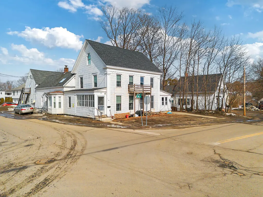 51 Bowdoin Street Winthrop ME 04364