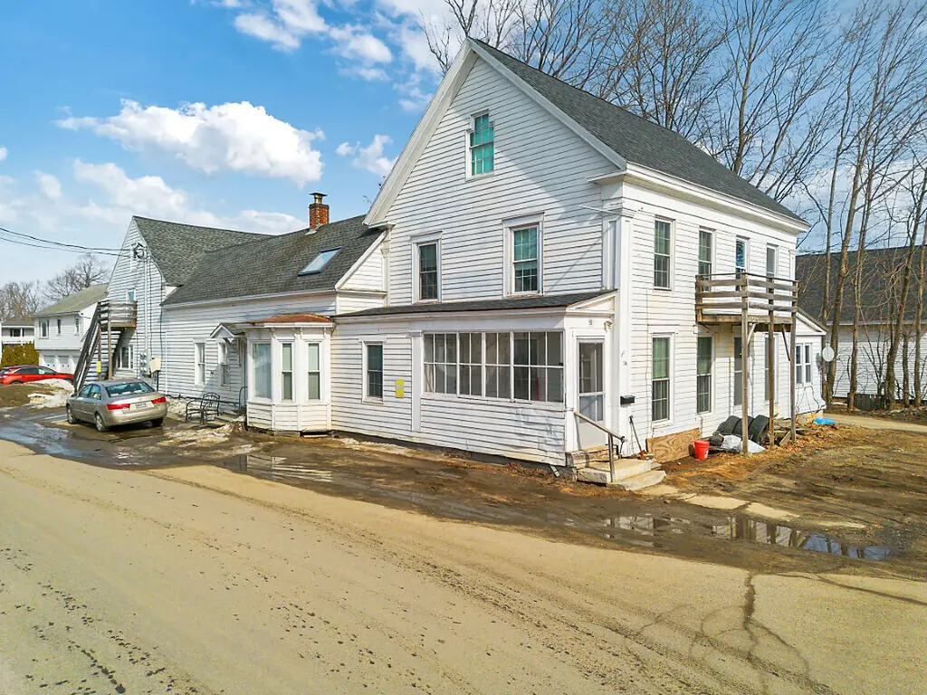 51 Bowdoin Street Winthrop ME 04364