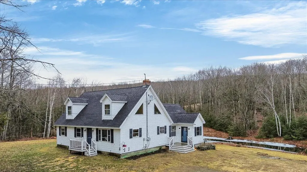171 Plummer Road Palermo ME 04354