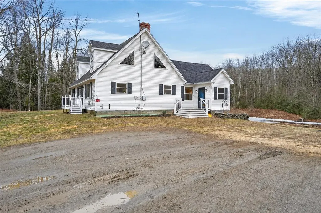 171 Plummer Road Palermo ME 04354