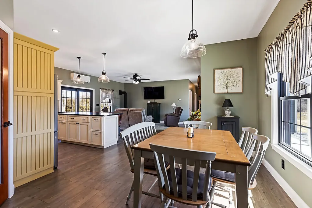 25 Curtis Lane Palmyra ME 04965