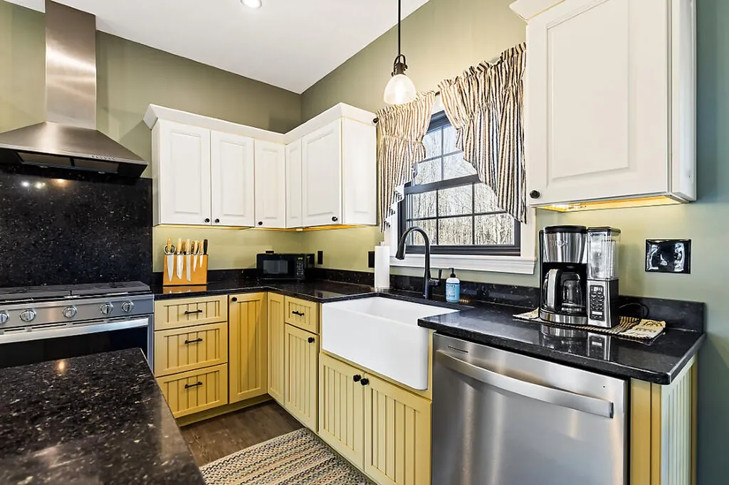 25 Curtis Lane Palmyra ME 04965