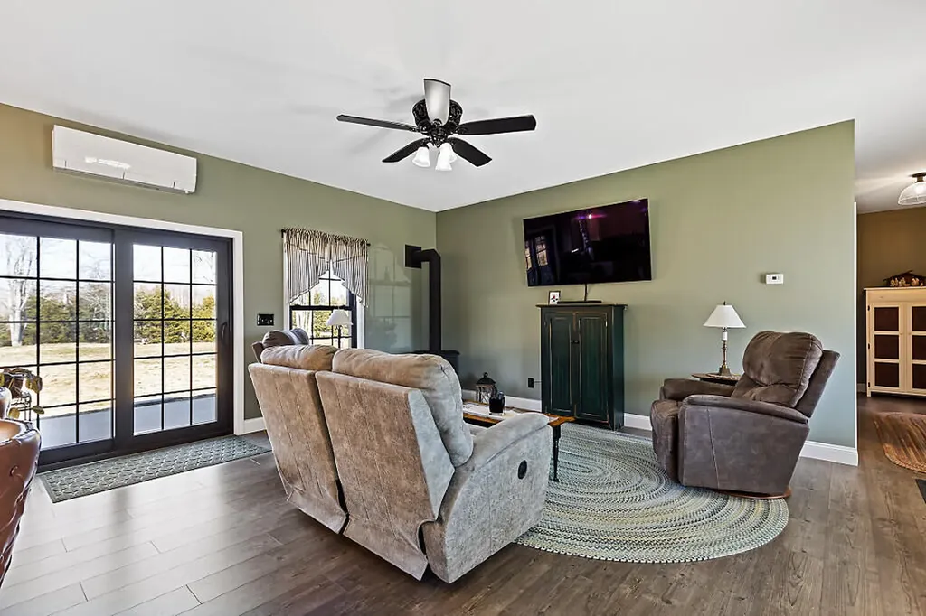 25 Curtis Lane Palmyra ME 04965