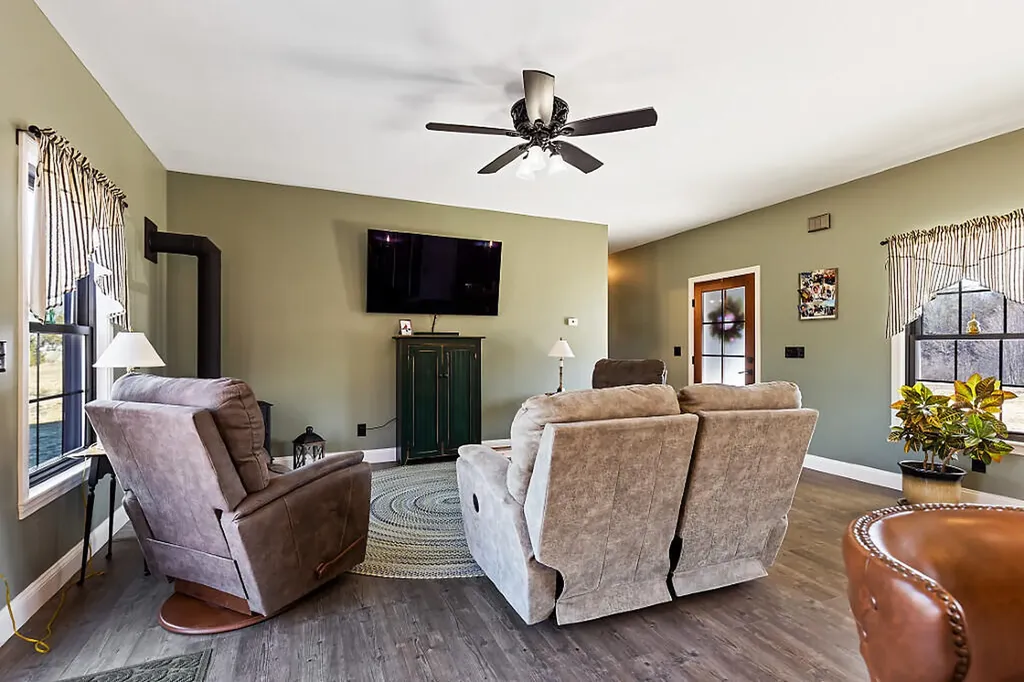 25 Curtis Lane Palmyra ME 04965
