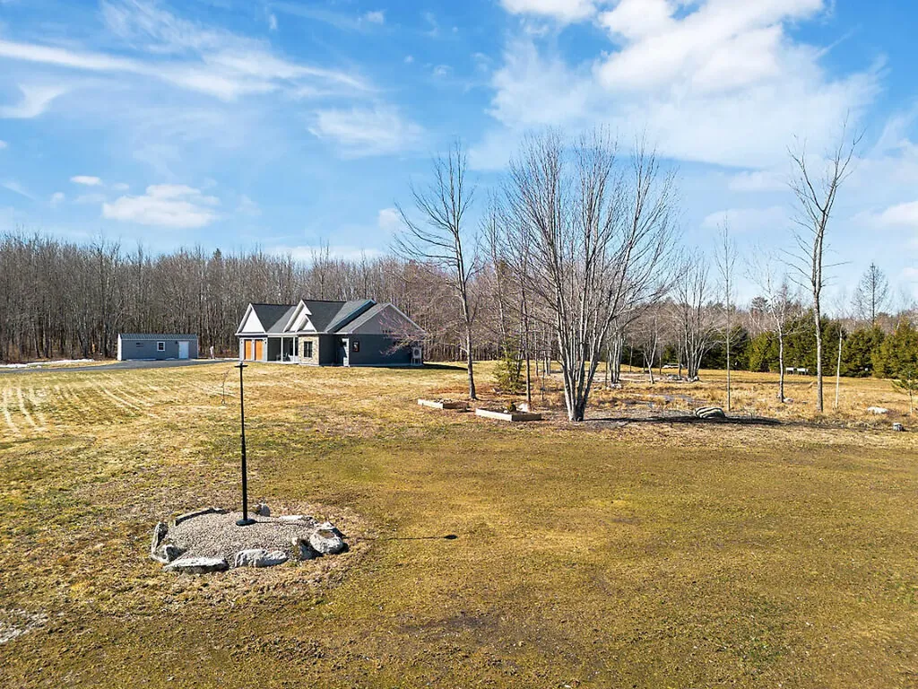 25 Curtis Lane Palmyra ME 04965