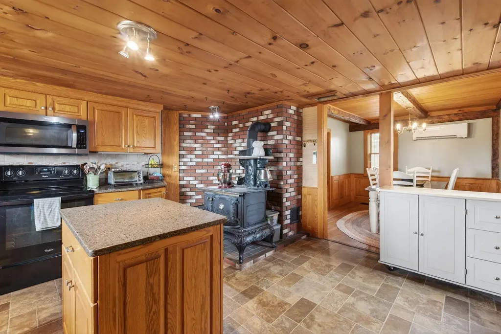 307 Route 41 Winthrop ME 04364