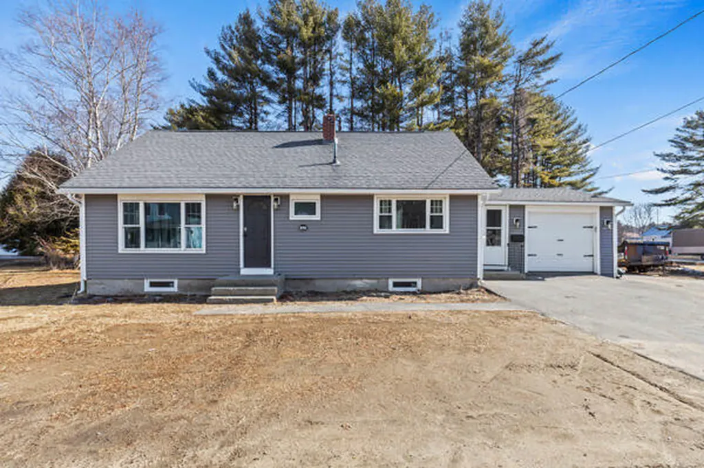 32 Grove Street Lewiston ME 04240