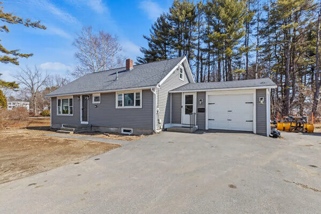 32 Grove Street Lewiston ME 04240