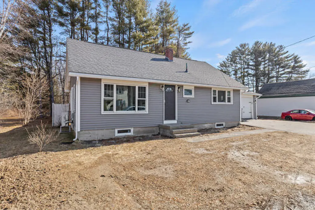 32 Grove Street Lewiston ME 04240