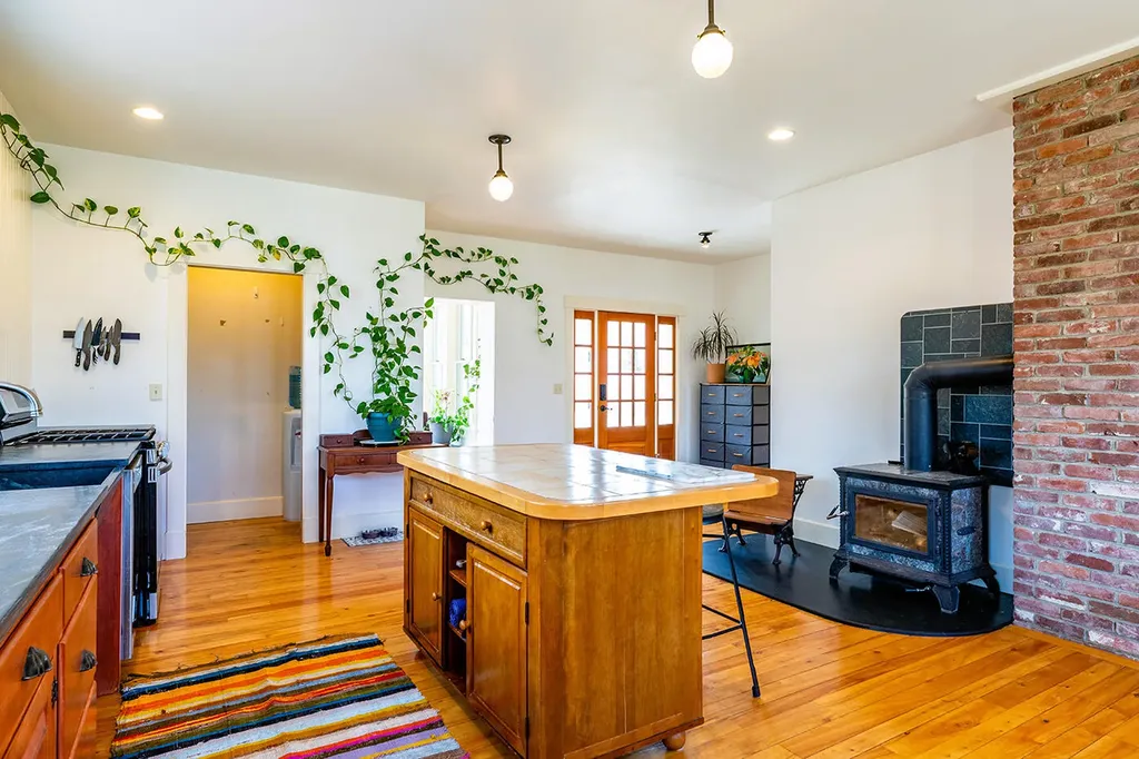 55 Bluebird Road Warren ME 04864