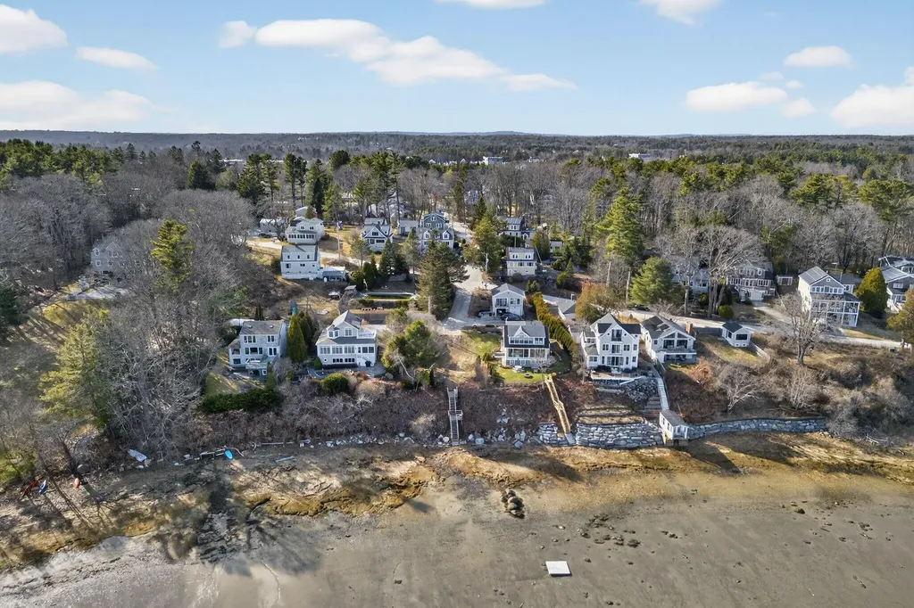 93 Foreside Road Falmouth ME 04105