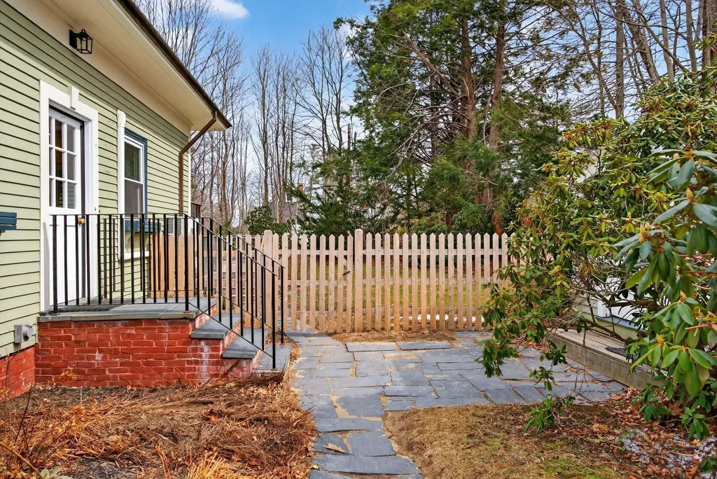 93 Foreside Road Falmouth ME 04105