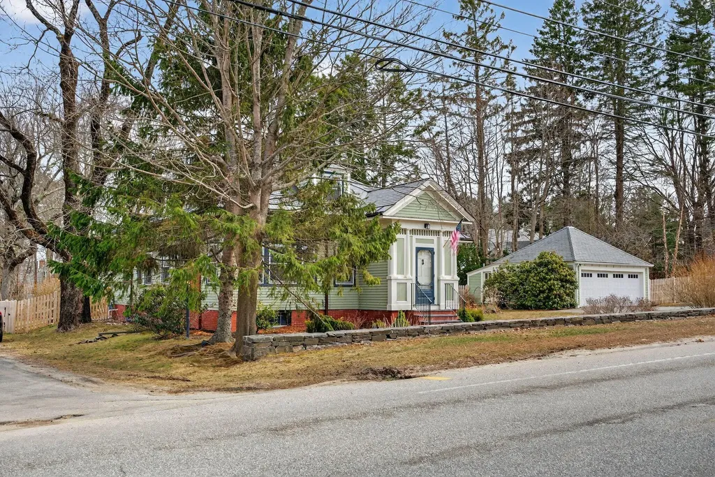 93 Foreside Road Falmouth ME 04105