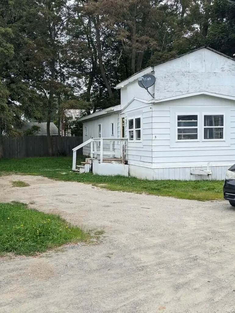 1-21 Spruce Street Madison ME 04950
