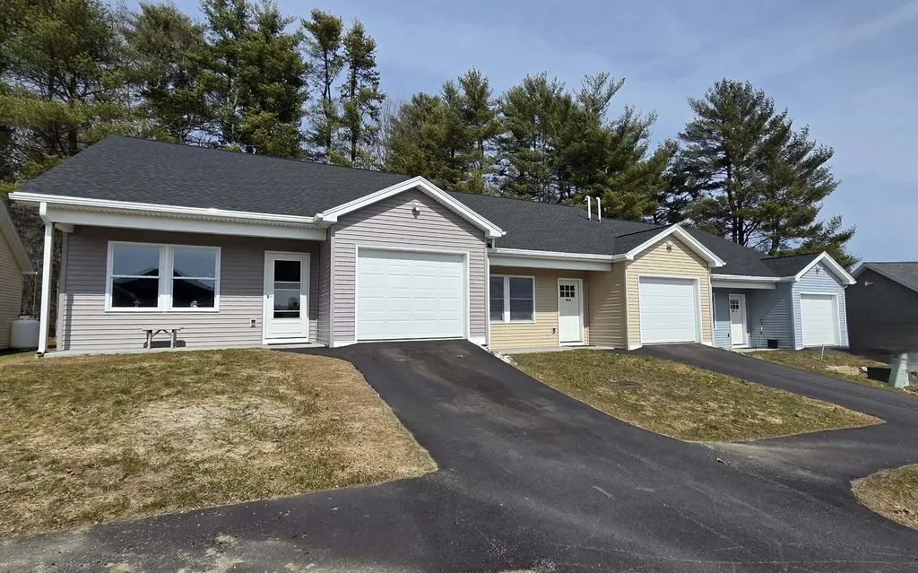 25 Village Circle Augusta ME 04330