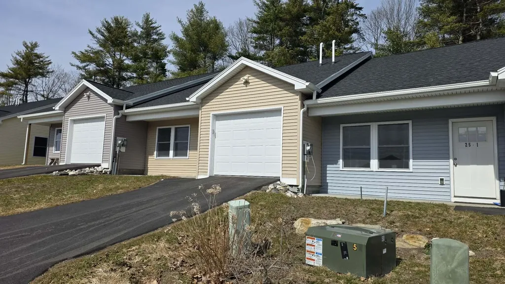 25 Village Circle Augusta ME 04330