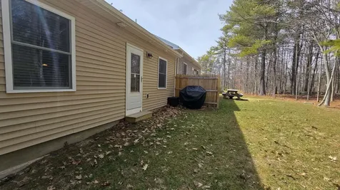 25 Village Circle Augusta ME 04330