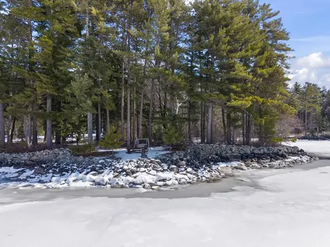 7 Casselton Road Raymond ME 04071