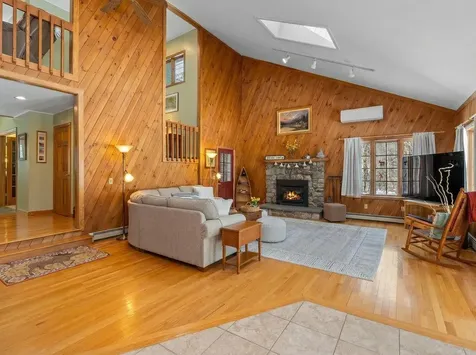 7 Casselton Road Raymond ME 04071