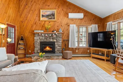 7 Casselton Road Raymond ME 04071