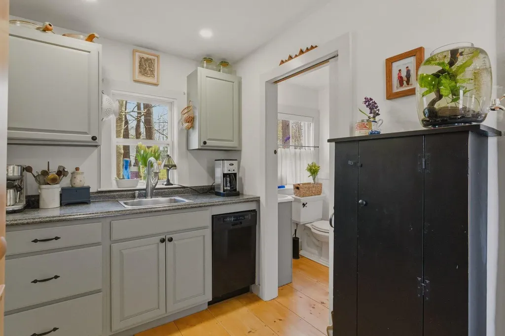 24 Newson Avenue Kittery ME 03904