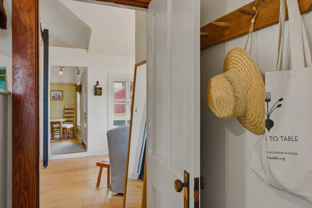 24 Newson Avenue Kittery ME 03904