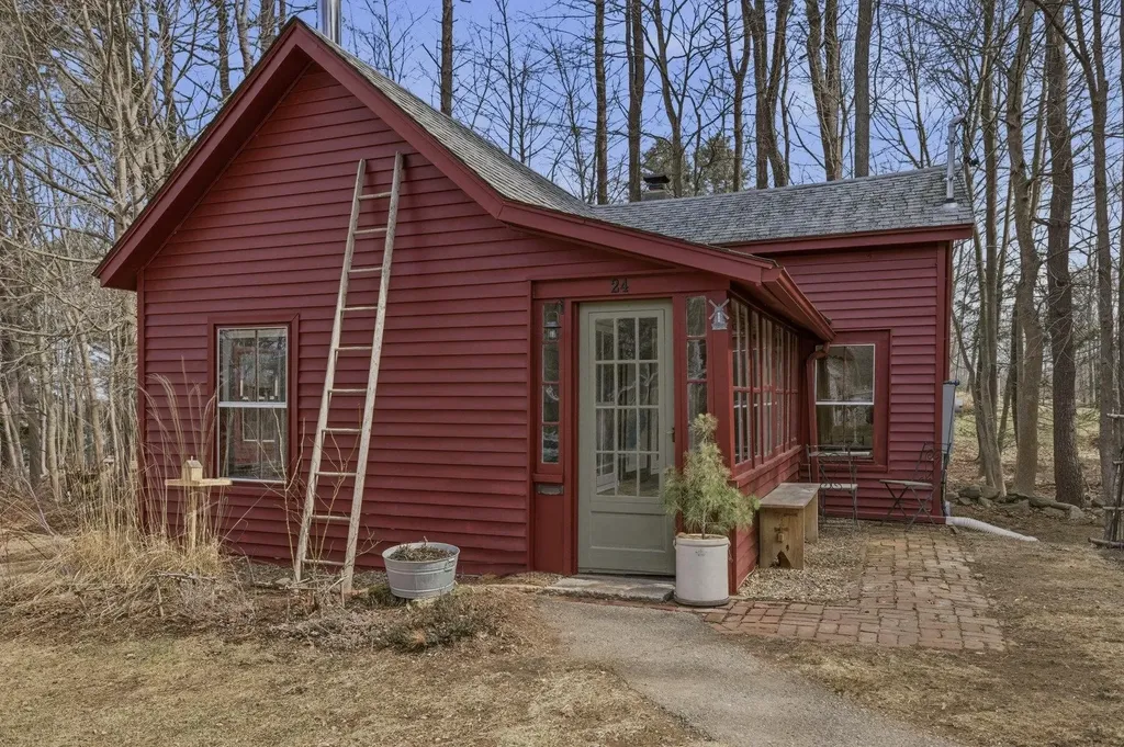24 Newson Avenue Kittery ME 03904